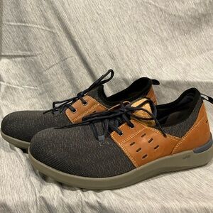 Rockport truFLEX® Work Men's Blue and Tan Two Eye Tie Work Sneaker (NWOT)